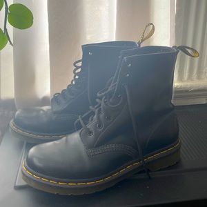 Dr Martens 1460 Women’s Smooth Leather Lace Up Boots